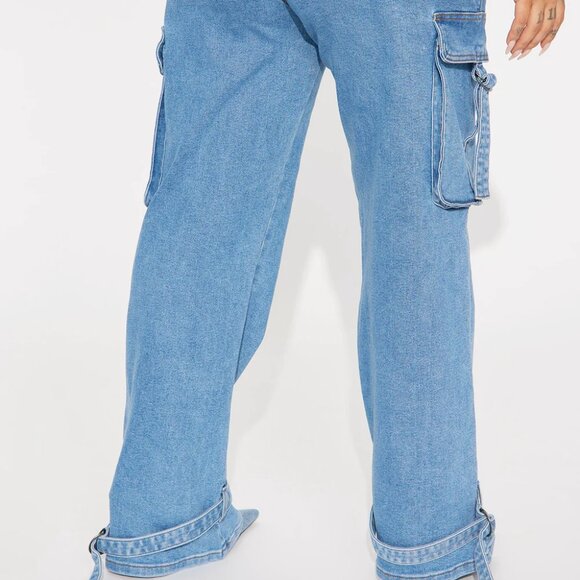 Love Hurts Ankle Strap Cargo Jeans || Medium Blue Wash - Picture 5 of 9